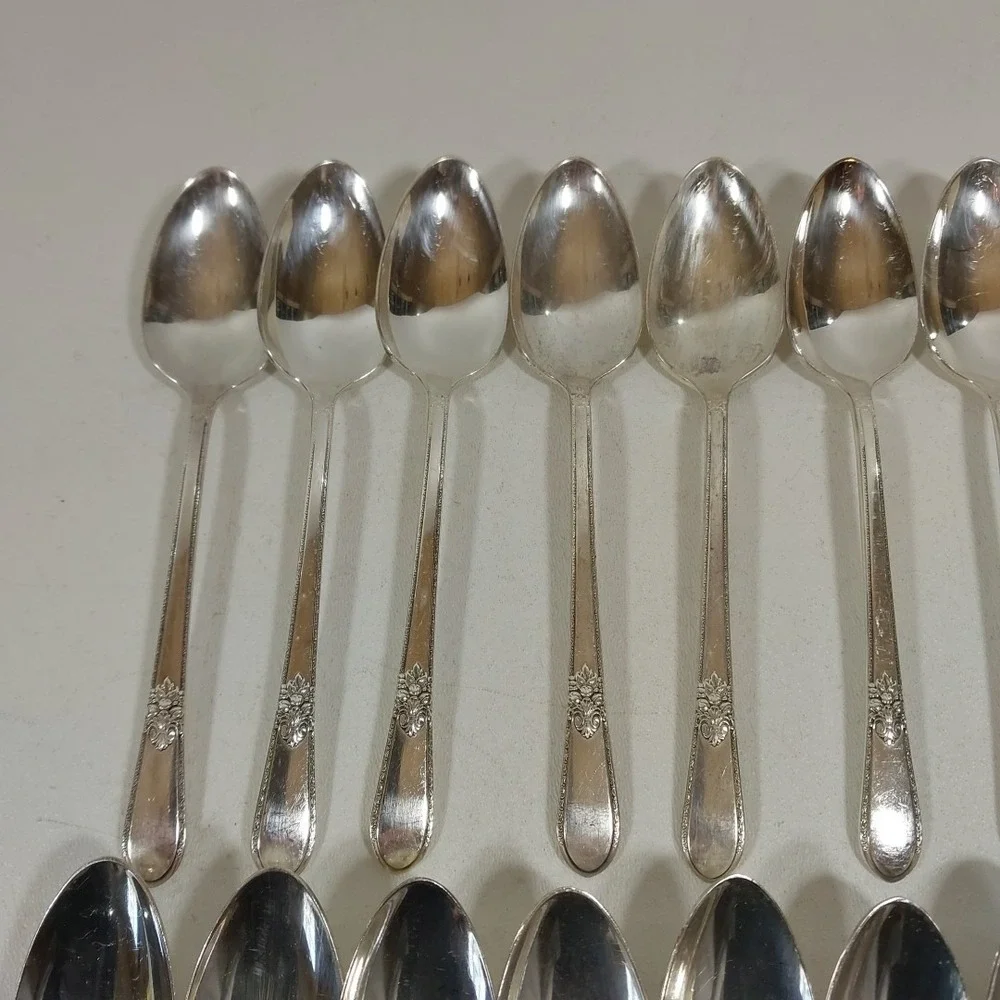 Adoration by 1847 Rogers Bros. IS 1930 Dessert Spoons Silverware flatware Set 16